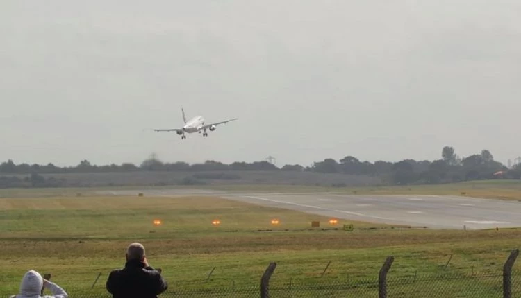 Συγκλονιστικό: Airbus αποτυγχάνει να προσγειωθεί διότι το παίρνει στην κυριολεξία ο αέρας! (βίντεο)